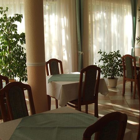 Korona Panzio Bed & Breakfast Debrecen Exterior photo