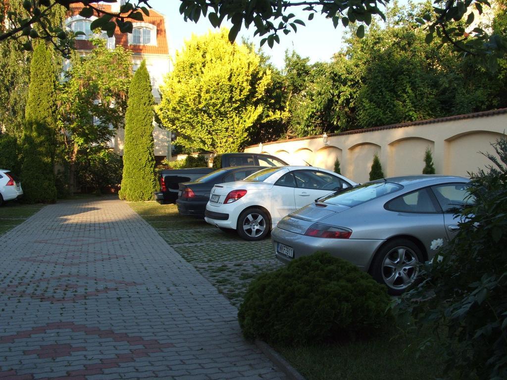 Korona Panzio Bed & Breakfast Debrecen Exterior photo
