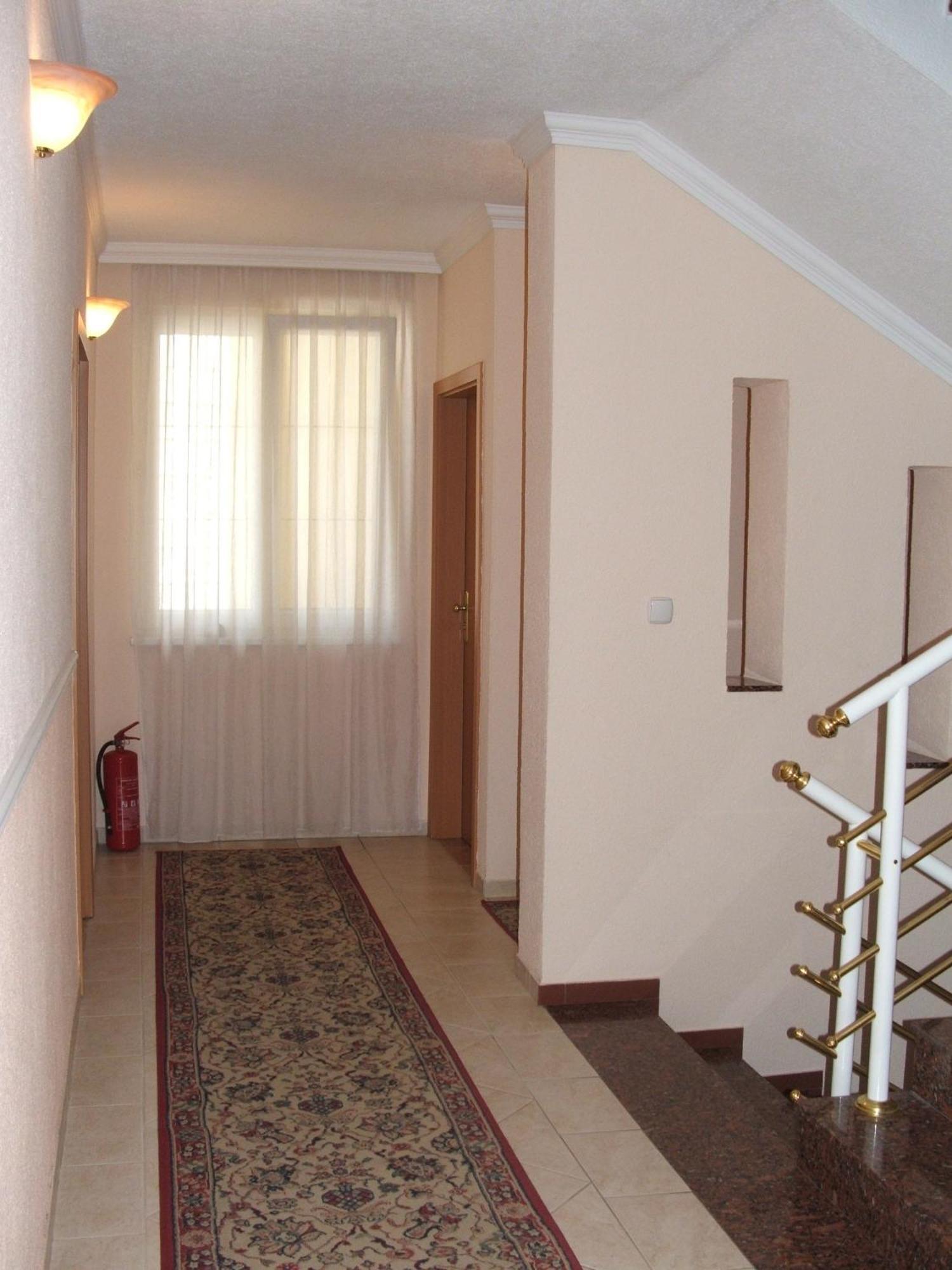 Korona Panzio Bed & Breakfast Debrecen Exterior photo