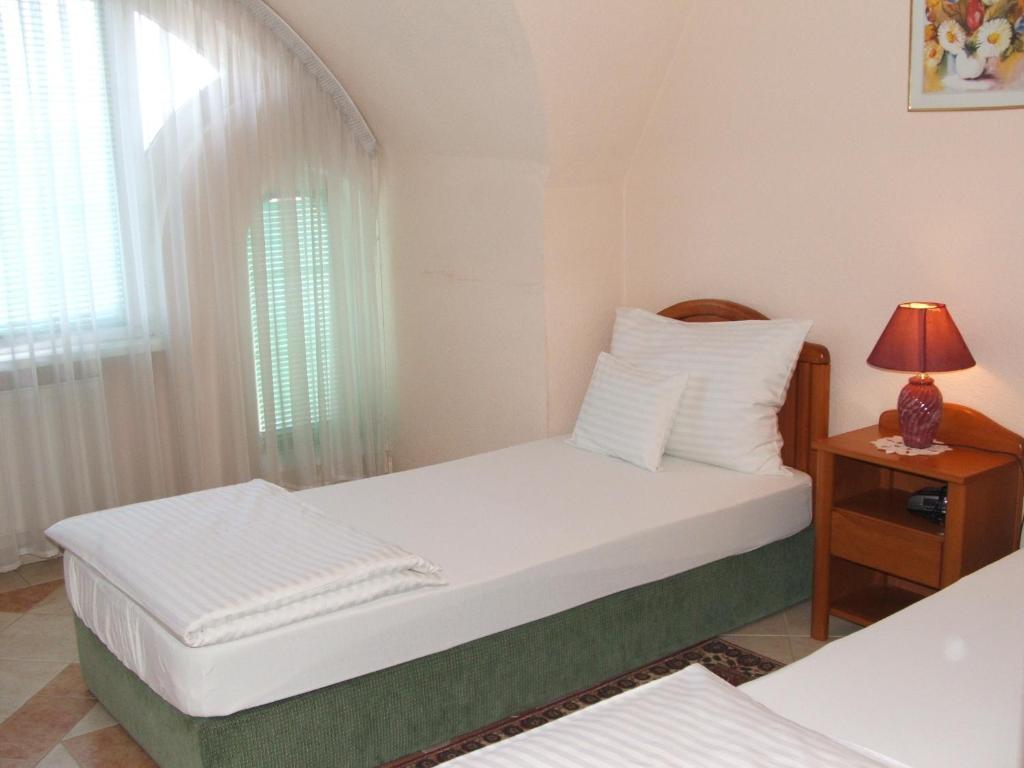 Korona Panzio Bed & Breakfast Debrecen Room photo