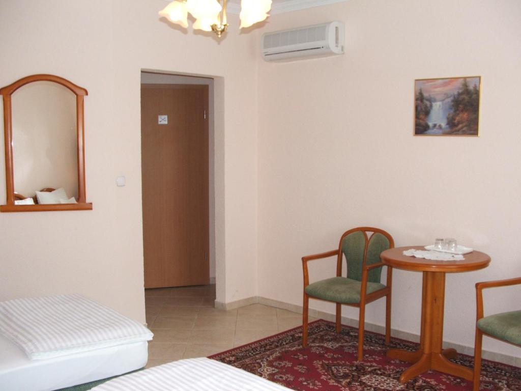 Korona Panzio Bed & Breakfast Debrecen Room photo