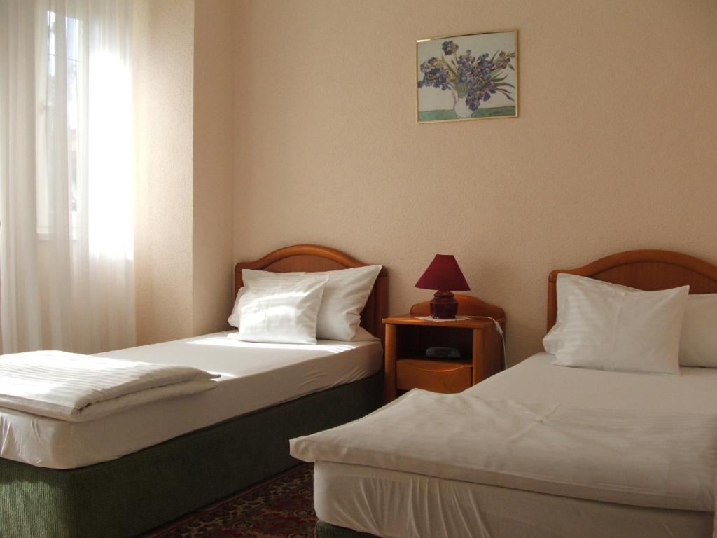Korona Panzio Bed & Breakfast Debrecen Exterior photo